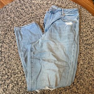 American Eagle Outfitters Light Wash mom Jeans distressed